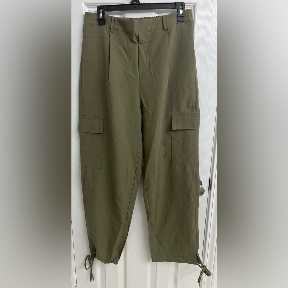 NWOT. Women’s lightweight olive Cargo Pants